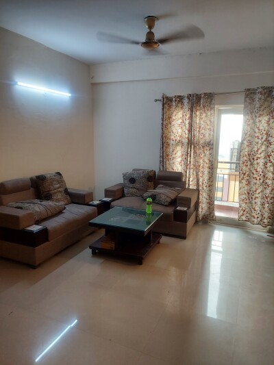 2bhk Room Available Sector 75 golf city plot 11