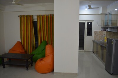 Room sector 75 Golf city plot 11