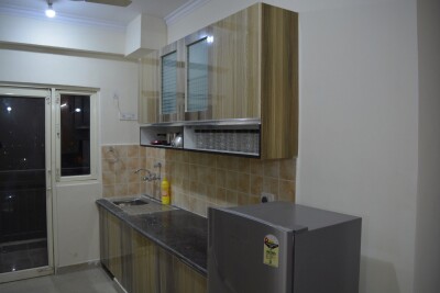 Room sector 75 Golf city plot 11