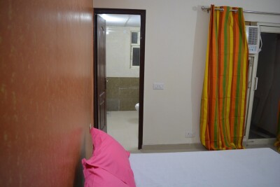 Room sector 75 Golf city plot 11