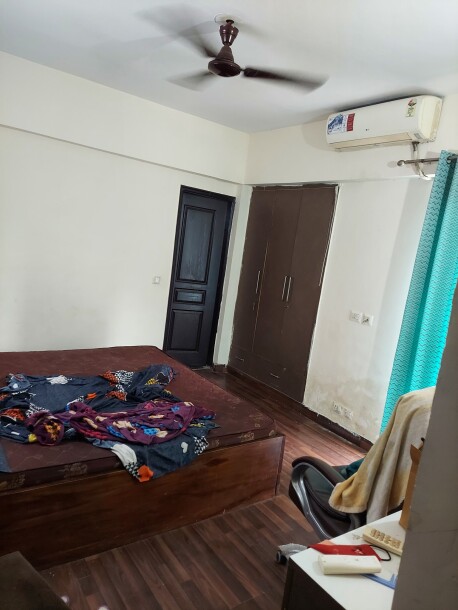 3bhk Fully furnished flat for rent sector 77  Available  in Royal city max-5