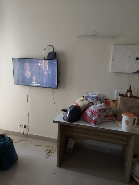 3bhk Fully furnished flat for rent sector 77  Available  in Royal city max-2