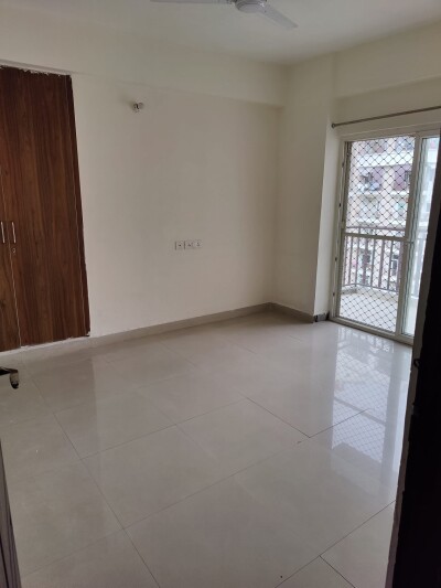 Airy 3bhk flat with attached balcony and separate personal bathroom for working female in Noida sector 75.-7