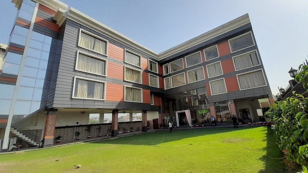 Hotel SS Grand Lucknow-1