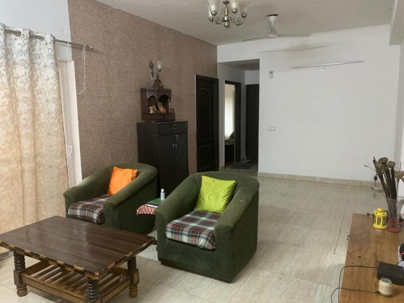 Looking for a Female flatmate in a 3bhk  flat in Noida Hyde Park, Sector 78 #guesthouses-7