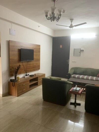 Looking for a Female flatmate in a 3bhk  flat in Noida Hyde Park, Sector 78 #guesthouses