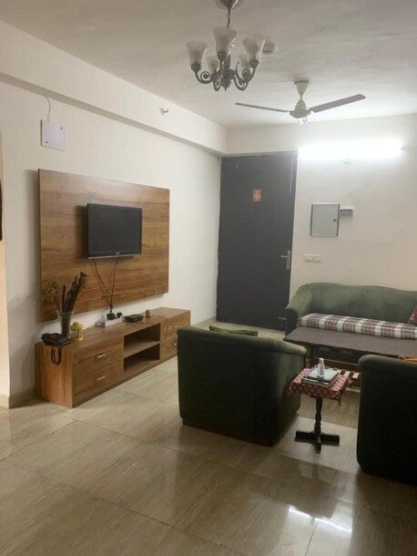 Looking for a Female flatmate in a 3bhk  flat in Noida Hyde Park, Sector 78 #guesthouses-6