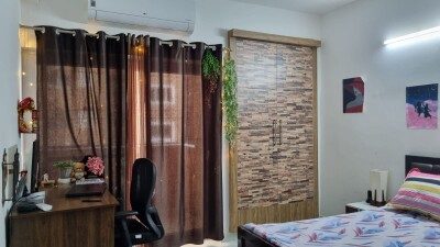 Looking for a Female flatmate in a 3bhk  flat in Noida Hyde Park, Sector 78 #guesthouses