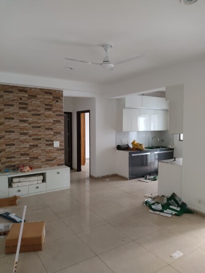 3bhksemi-furnished flat available in Noida extension