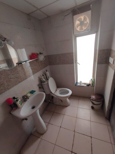 3 Bhk semi furnished in Noida Extension near gaur city mall-7