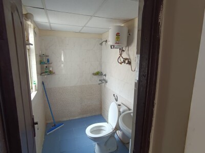 2 bhk flat Available Fully furnished Golf city plot 11 sectors 75