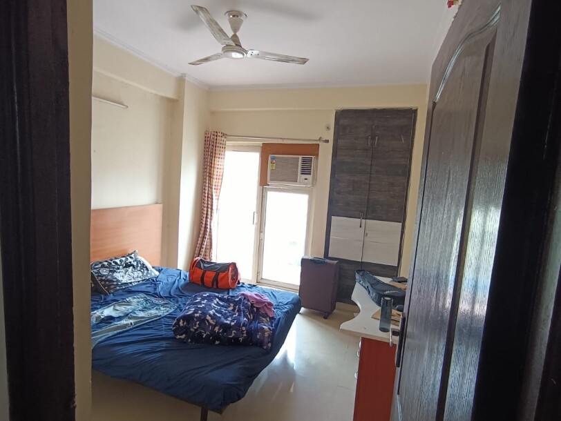2 bhk flat Available Fully furnished Golf city plot 11 sectors 75-1