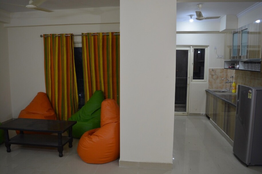 Room sector 75 Golf city plot 11-11