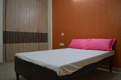 Room sector 75 Golf city plot 11-3