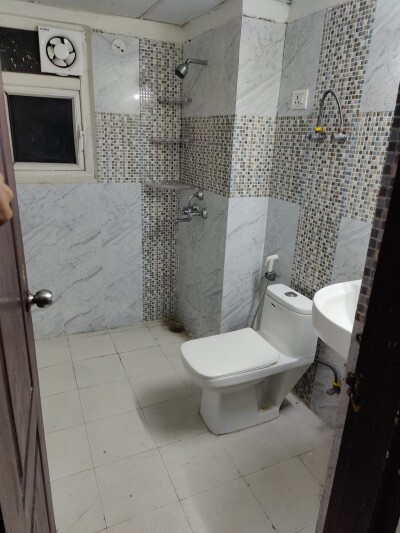 Airy 3bhk flat with attached balcony and separate personal bathroom for working female in Noida sector 75.