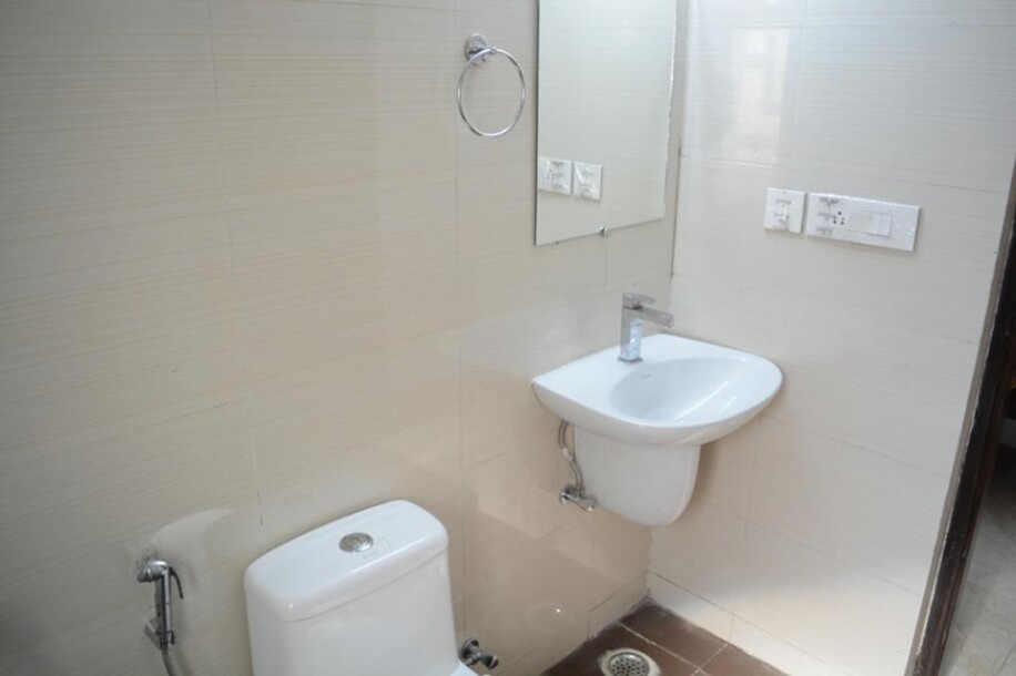 4 BHK FLAT  Fully furnished Apartment Sector 75 golf city plot 10-10