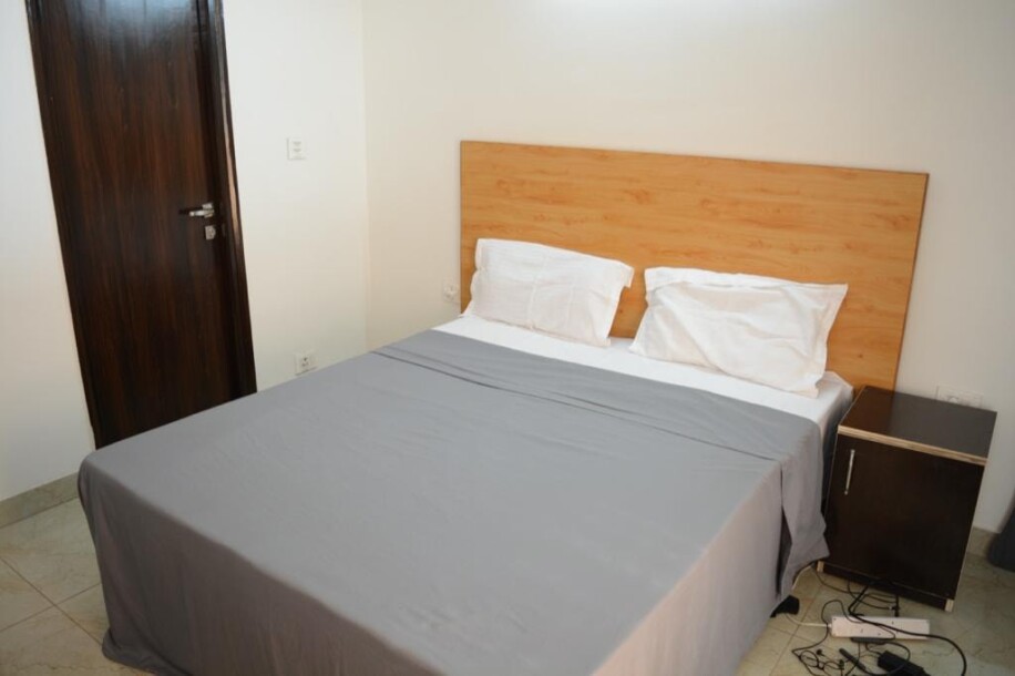 4 BHK FLAT  Fully furnished Apartment Sector 75 golf city plot 10-5