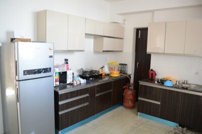 4 BHK FLAT  Fully furnished Apartment Sector 75 golf city plot 10