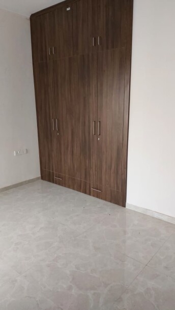 4 bhk semi furnished flat-2