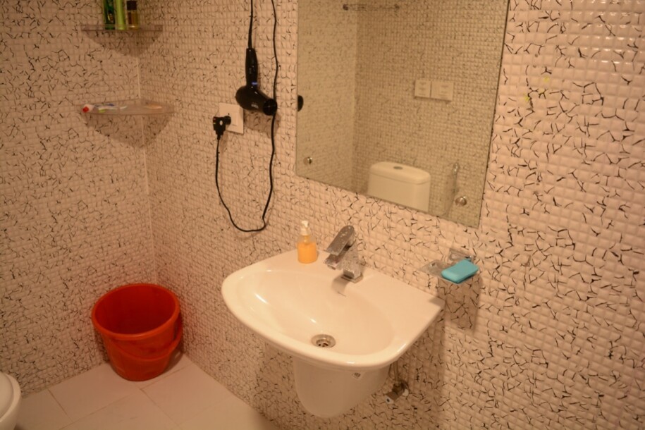 2bhk in Noida Room available sector 74-9