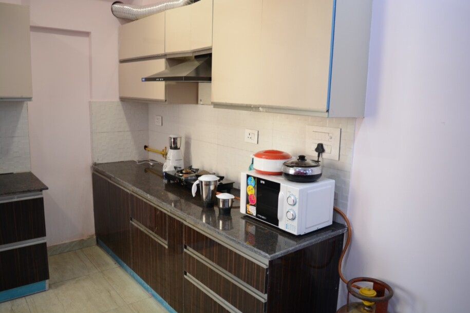 2bhk in Noida Room available sector 74-7