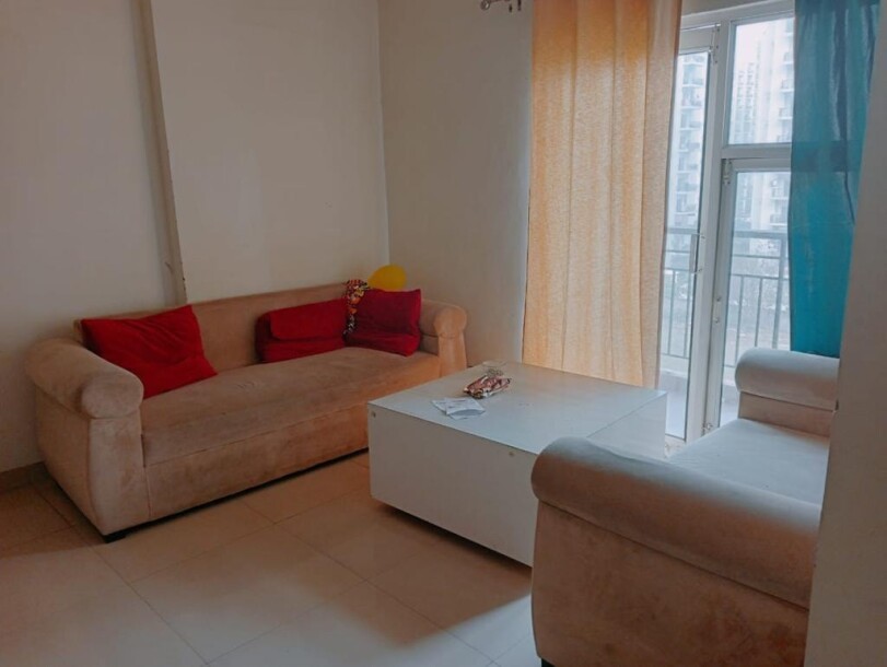 2bhk Room Available Sector 75 golf city plot 11-1