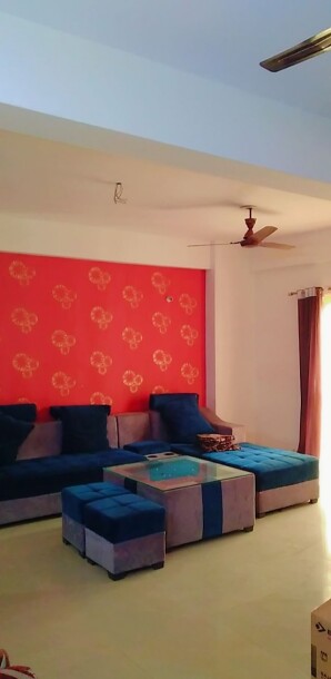 2bhk Room Available Sector 75 golf city plot 11-2