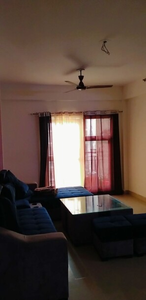 2bhk Room Available Sector 75 golf city plot 11-1