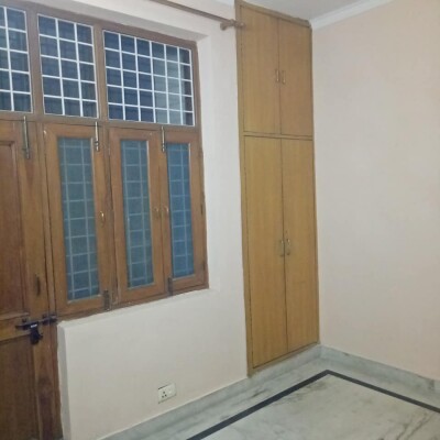 1 BHK rent Sector 12 Noida top floor available near Metro Station 9911149097