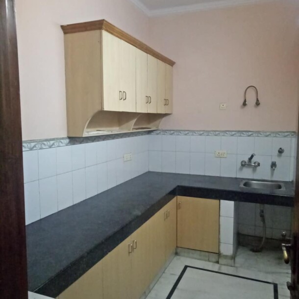 1 BHK rent Sector 12 Noida top floor available near Metro Station 9911149097-4