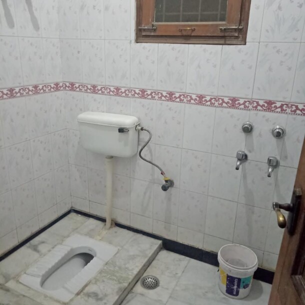 1 BHK rent Sector 12 Noida top floor available near Metro Station 9911149097-6