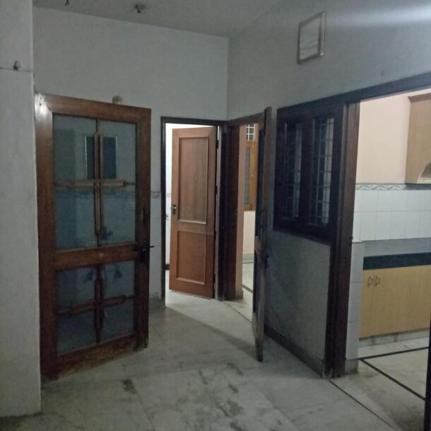 1 BHK rent Sector 12 Noida top floor available near Metro Station 9911149097-3