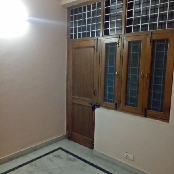 1 BHK rent Sector 12 Noida top floor available near Metro Station 9911149097-2