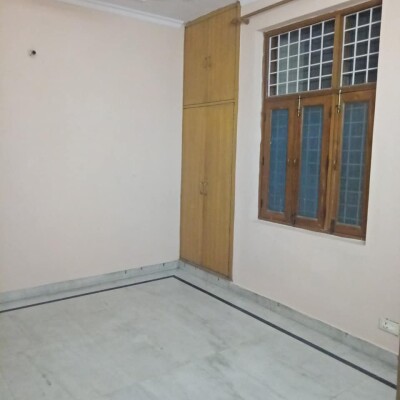 1 BHK rent Sector 12 Noida top floor available near Metro Station 9911149097