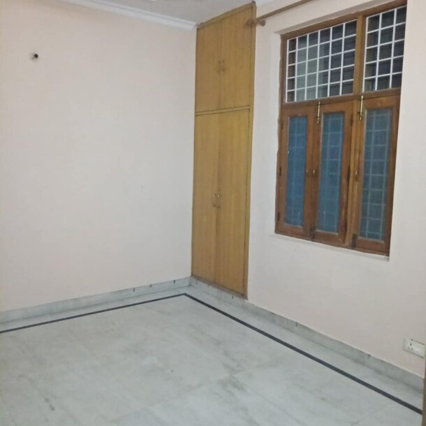 1 BHK rent Sector 12 Noida top floor available near Metro Station 9911149097-1