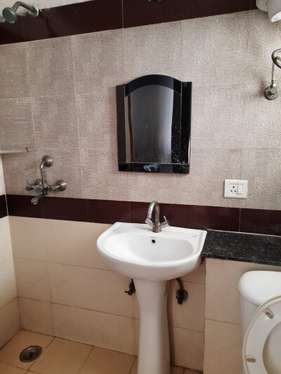 The Grand Ajnara Heritage 2bhk+1 in Noida